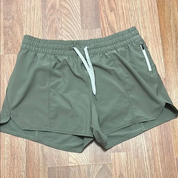 Vuori Green Athletic Shorts Elastic Waistband Lightweight - Picture 1 of 4
